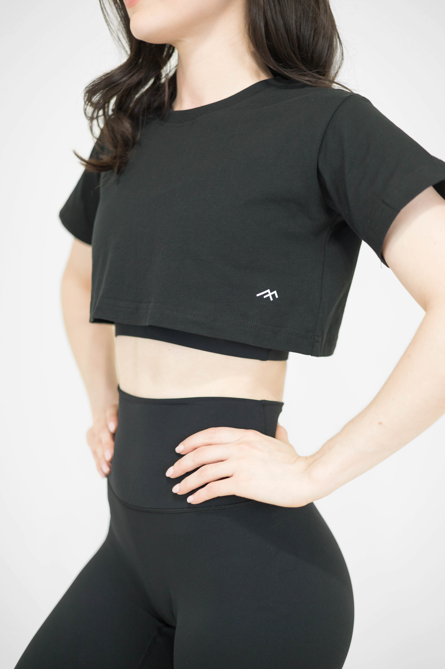 COSMO CROP TOP - BLACK